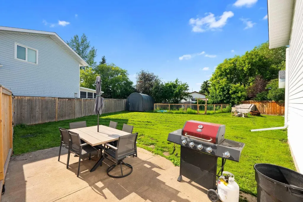 4508 30a Street Close Lloydminster SK S9V 1X7