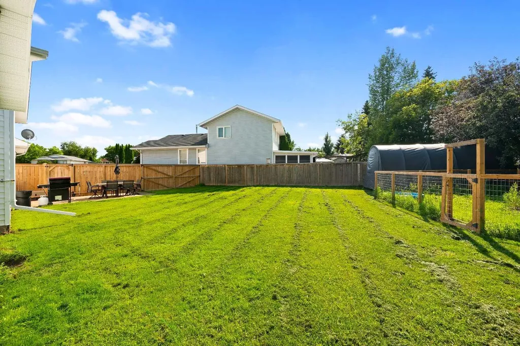 4508 30a Street Close Lloydminster SK S9V 1X7