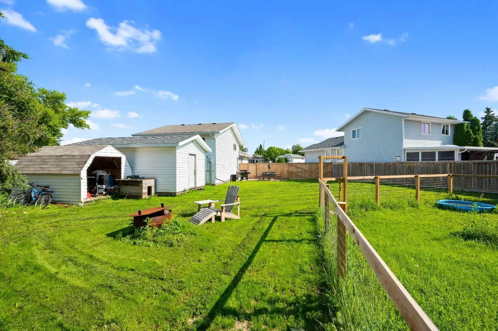 4508 30a Street Close Lloydminster SK S9V 1X7