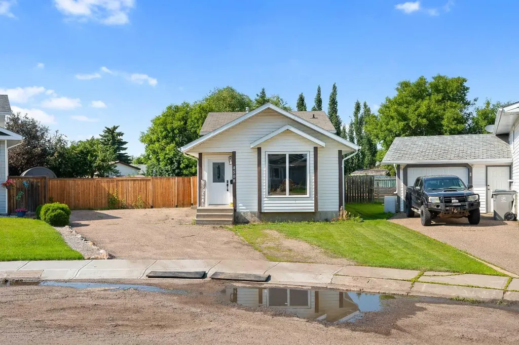 4508 30a Street Close Lloydminster SK S9V 1X7