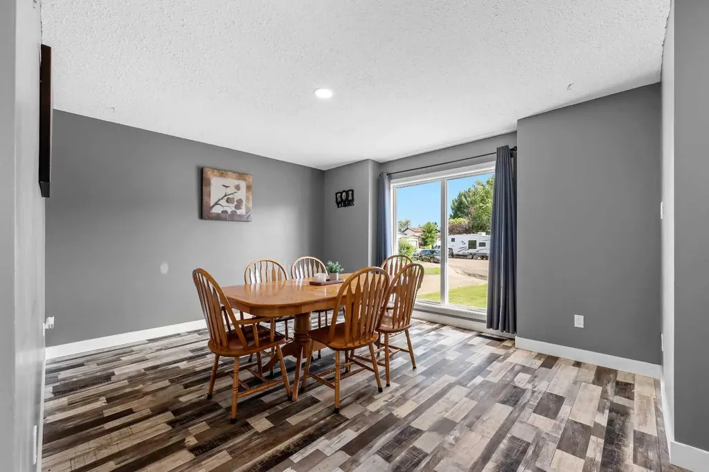 4508 30a Street Close Lloydminster SK S9V 1X7