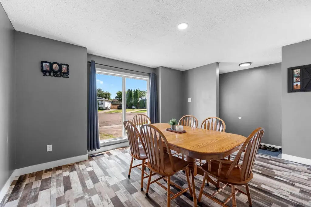 4508 30a Street Close Lloydminster SK S9V 1X7