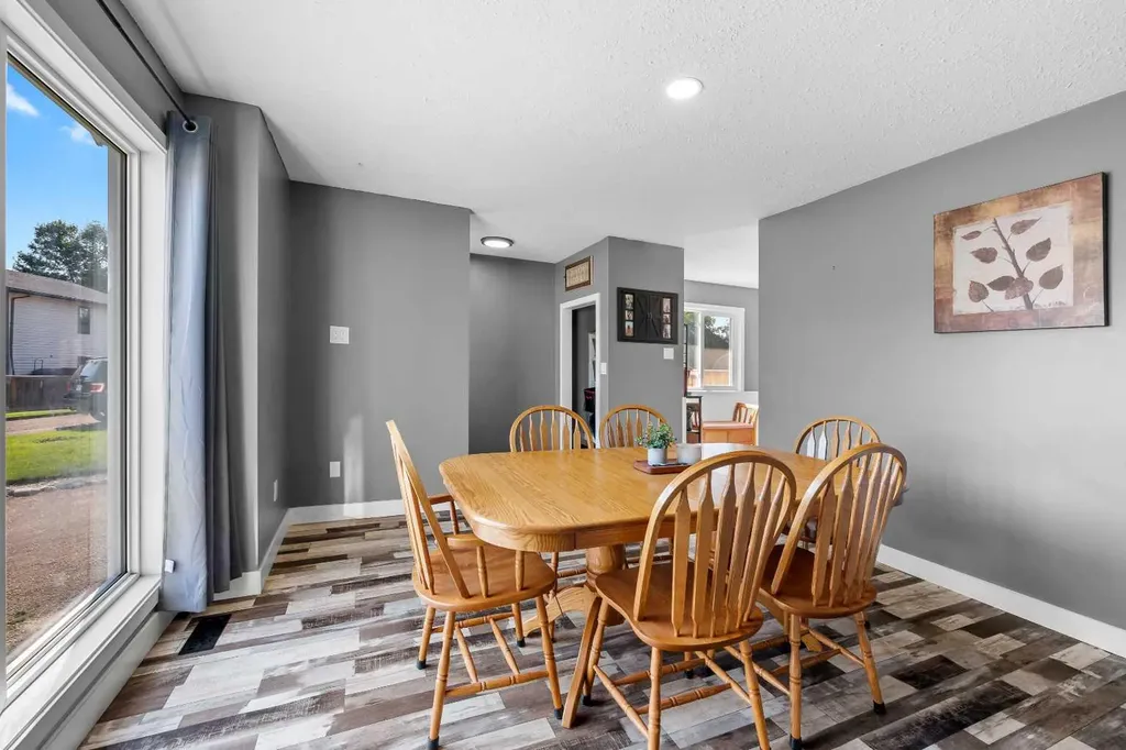 4508 30a Street Close Lloydminster SK S9V 1X7