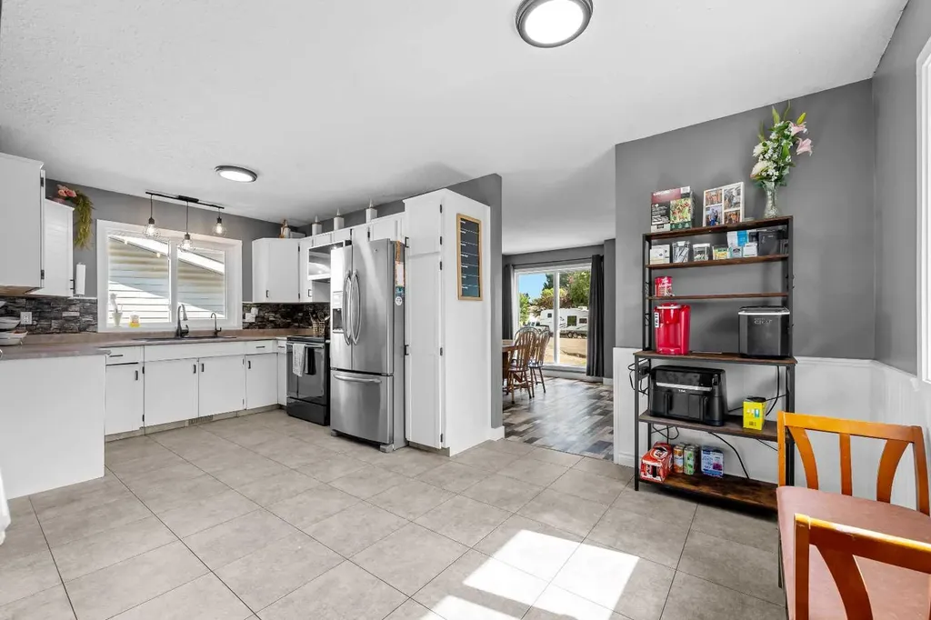 4508 30a Street Close Lloydminster SK S9V 1X7