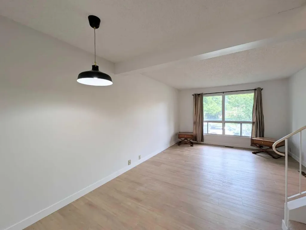 137 Bermuda Drive NW Calgary AB T3K 1H6
