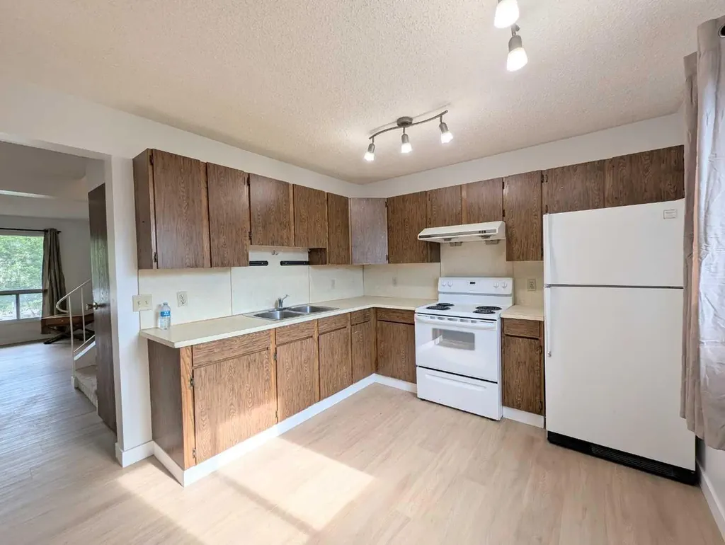 137 Bermuda Drive NW Calgary AB T3K 1H6