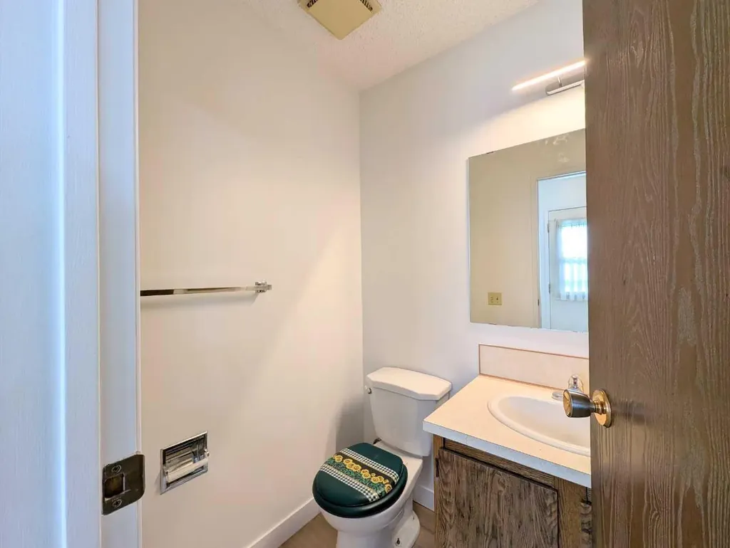 137 Bermuda Drive NW Calgary AB T3K 1H6