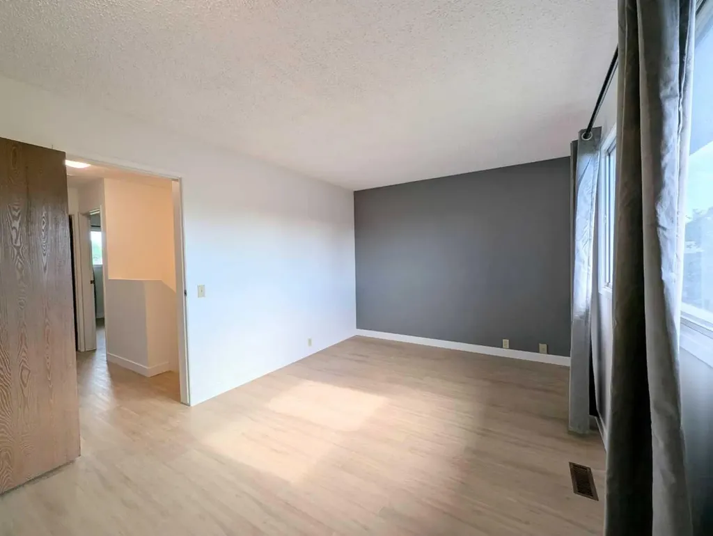 137 Bermuda Drive NW Calgary AB T3K 1H6