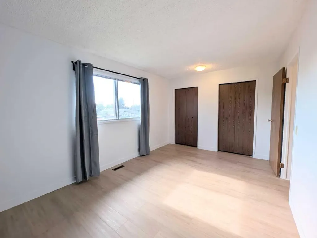 137 Bermuda Drive NW Calgary AB T3K 1H6
