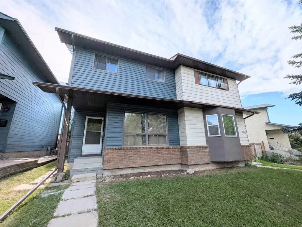 137 Bermuda Drive NW Calgary AB T3K 1H6