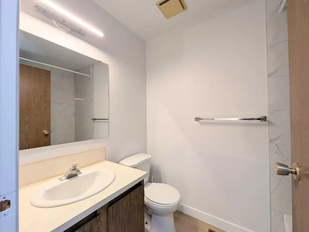 137 Bermuda Drive NW Calgary AB T3K 1H6