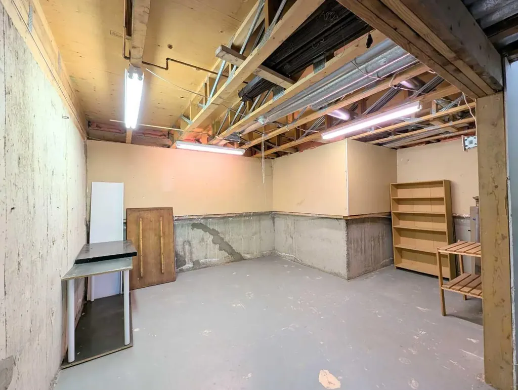 137 Bermuda Drive NW Calgary AB T3K 1H6