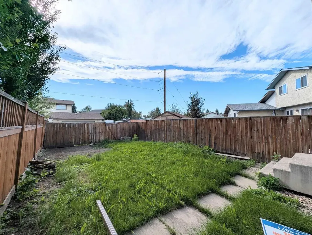 137 Bermuda Drive NW Calgary AB T3K 1H6