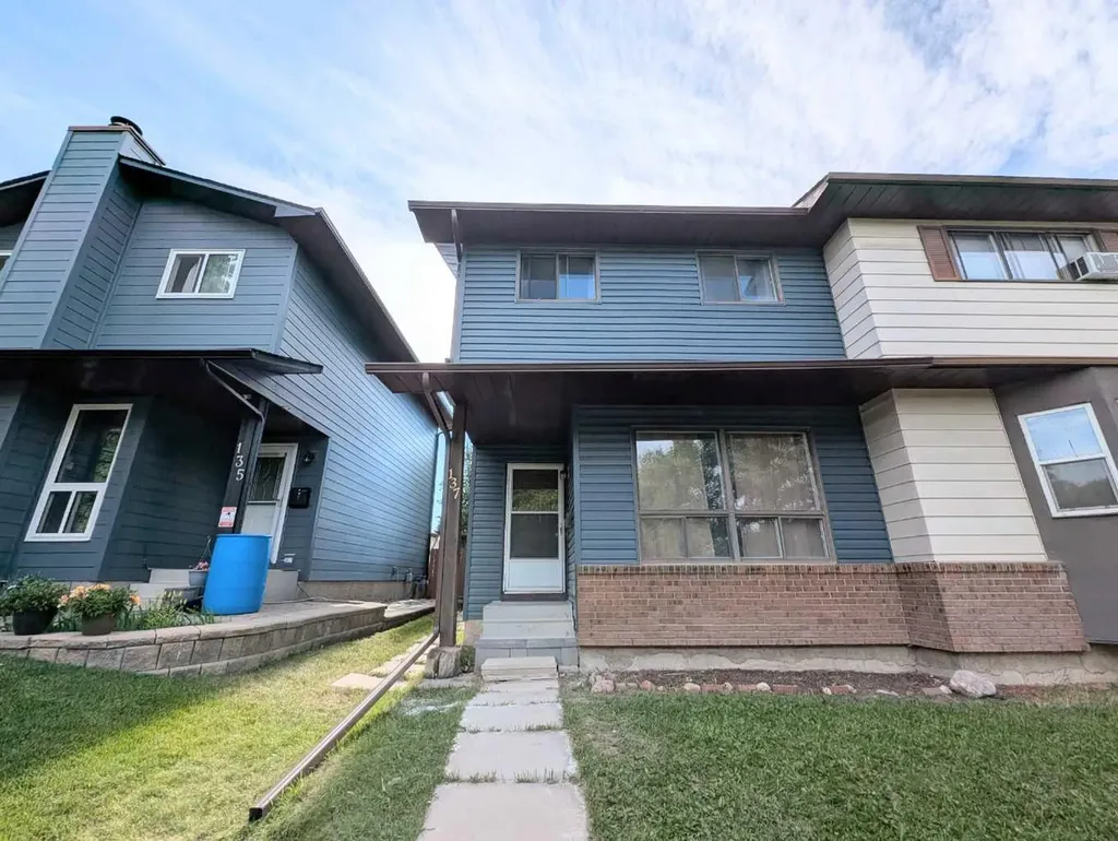 137 Bermuda Drive NW Calgary AB T3K 1H6