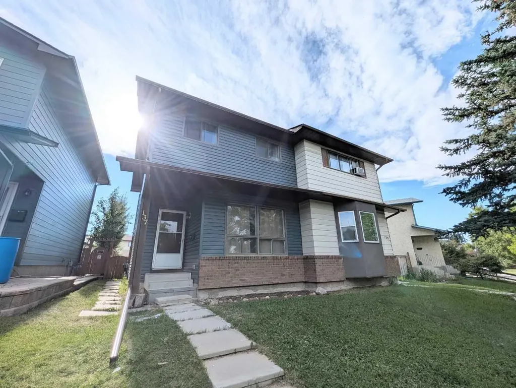 137 Bermuda Drive NW Calgary AB T3K 1H6