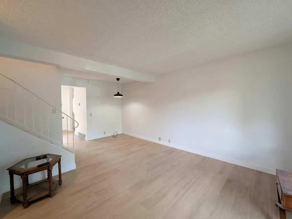 137 Bermuda Drive NW Calgary AB T3K 1H6