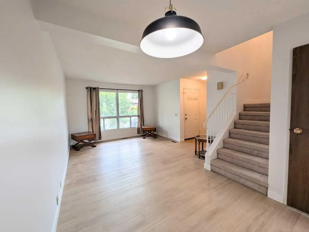 137 Bermuda Drive NW Calgary AB T3K 1H6