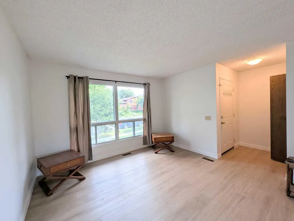 137 Bermuda Drive NW Calgary AB T3K 1H6