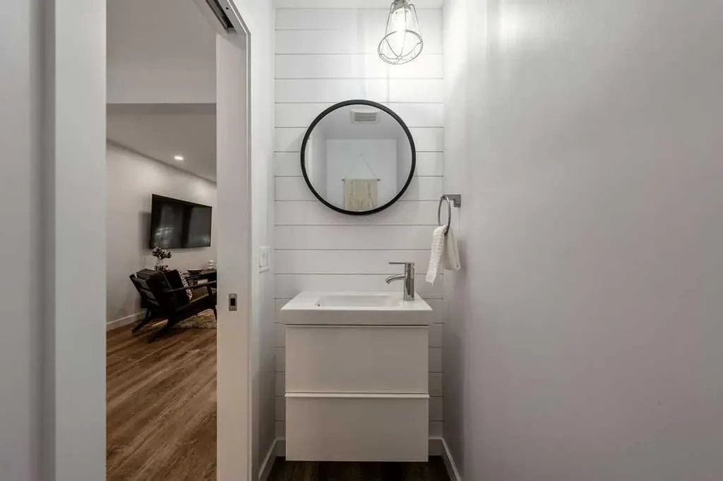 625 13 Avenue NE Calgary AB T2E 1C7