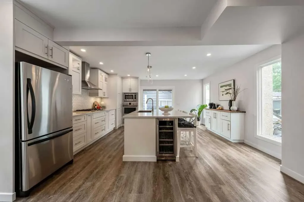 625 13 Avenue NE Calgary AB T2E 1C7