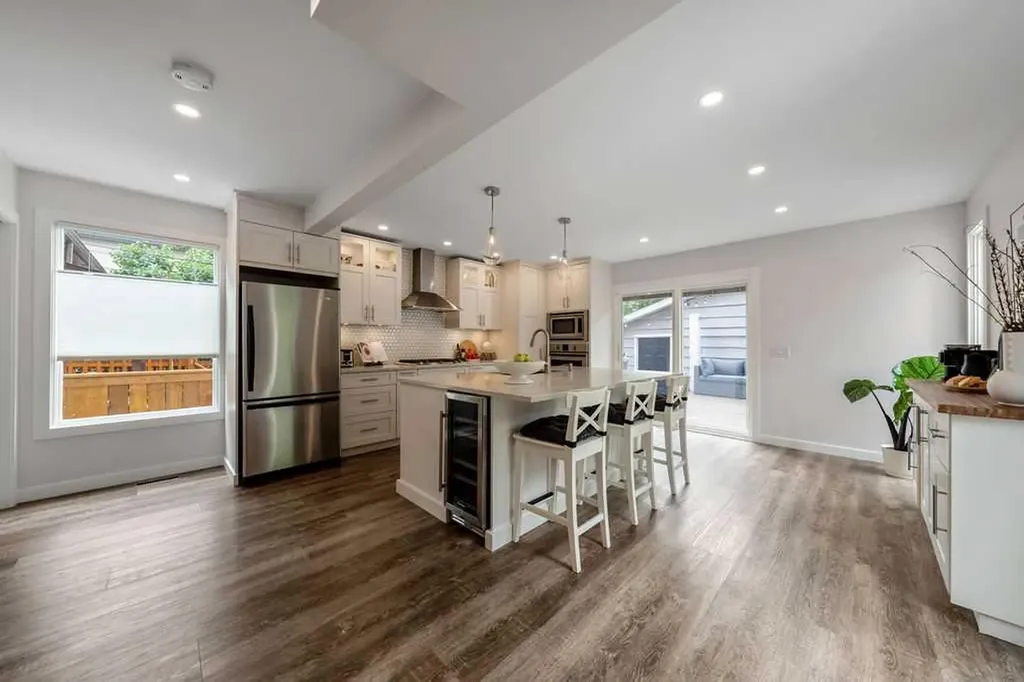 625 13 Avenue NE Calgary AB T2E 1C7