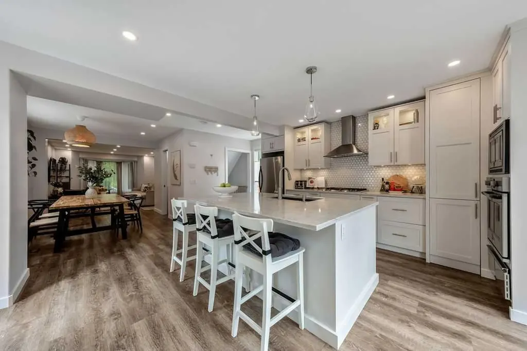 625 13 Avenue NE Calgary AB T2E 1C7