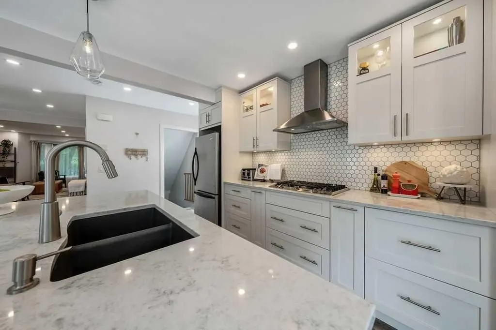 625 13 Avenue NE Calgary AB T2E 1C7