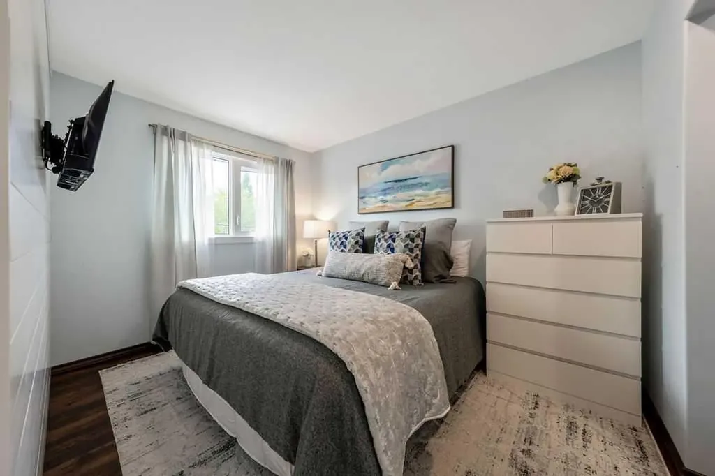 625 13 Avenue NE Calgary AB T2E 1C7