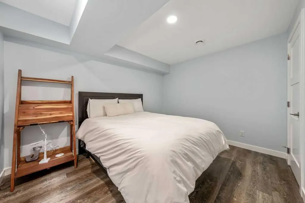 625 13 Avenue NE Calgary AB T2E 1C7