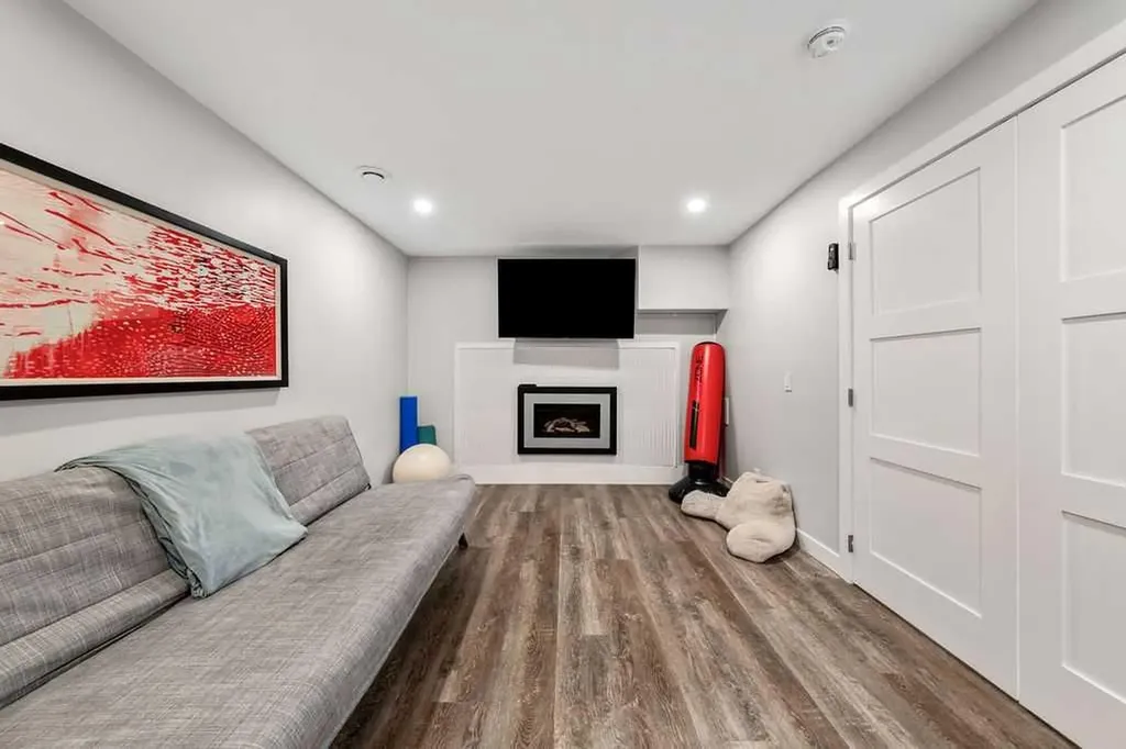 625 13 Avenue NE Calgary AB T2E 1C7