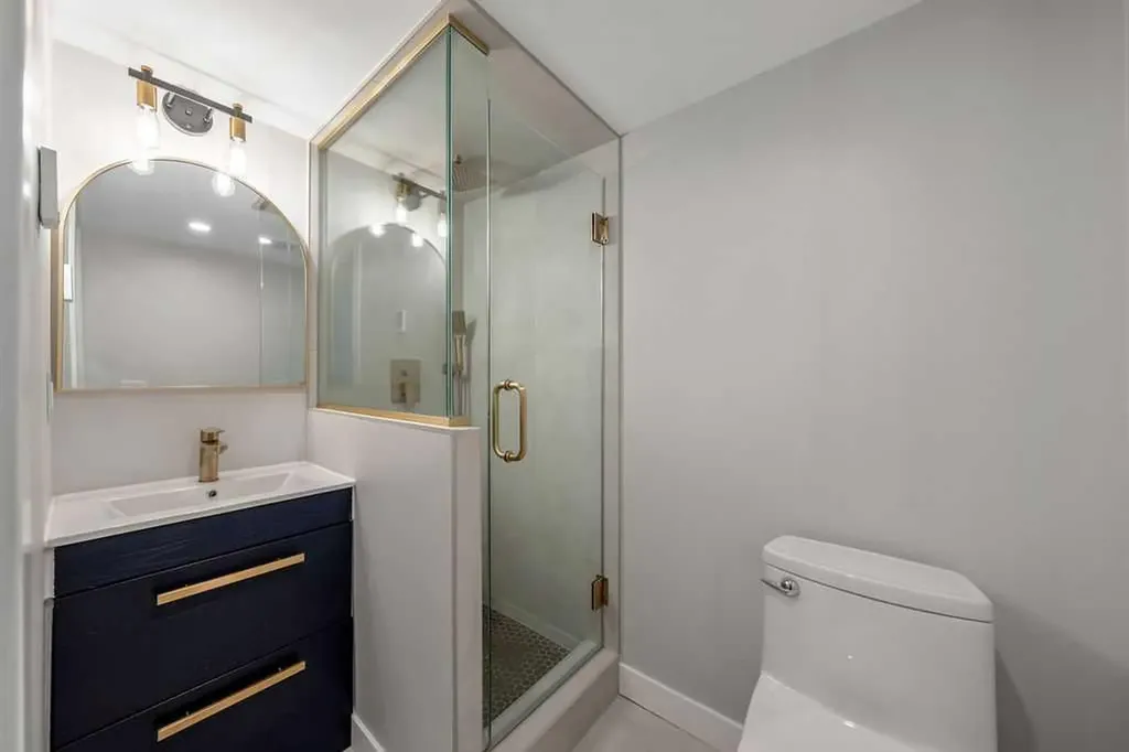 625 13 Avenue NE Calgary AB T2E 1C7