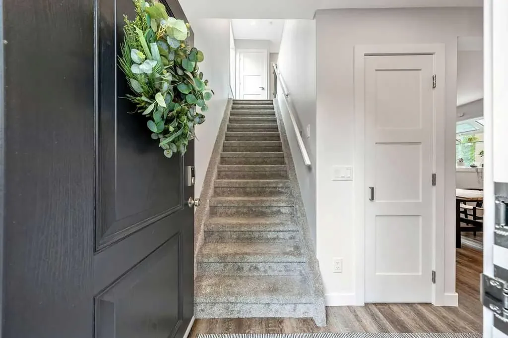 625 13 Avenue NE Calgary AB T2E 1C7