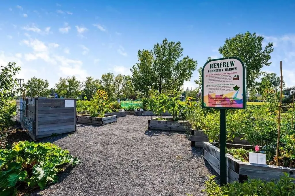 625 13 Avenue NE Calgary AB T2E 1C7