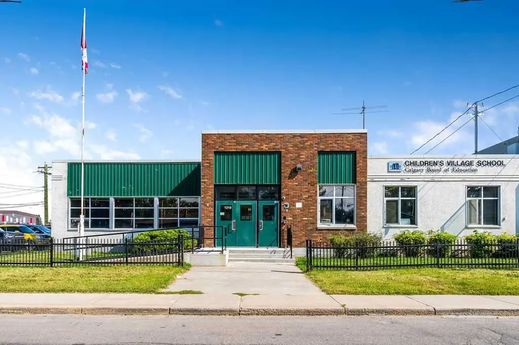 625 13 Avenue NE Calgary AB T2E 1C7