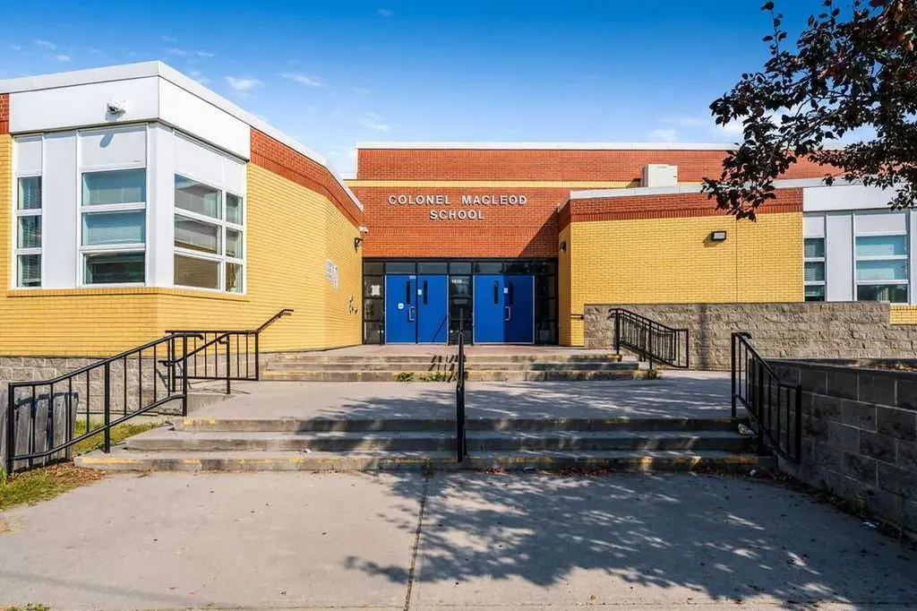 625 13 Avenue NE Calgary AB T2E 1C7
