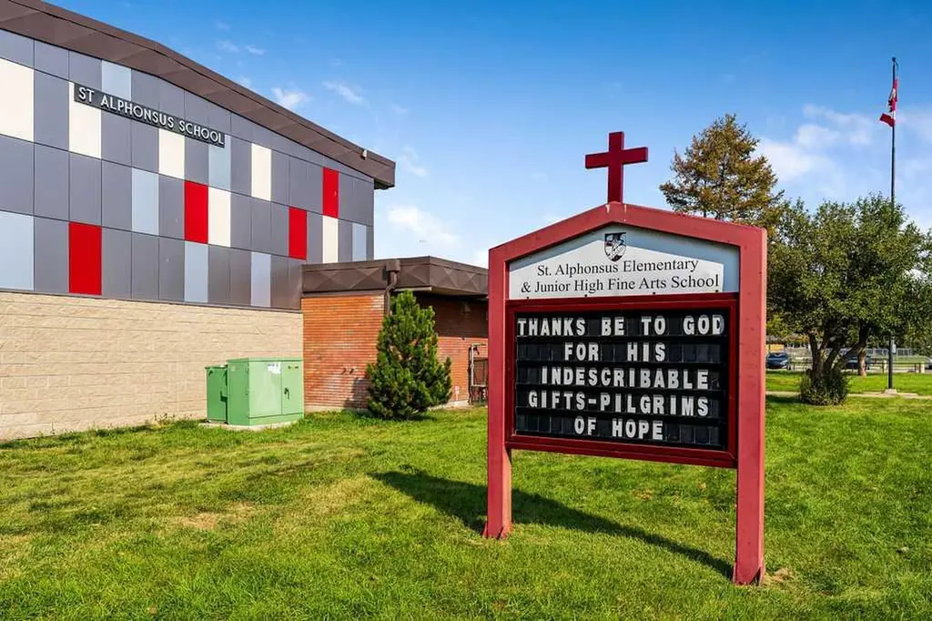 625 13 Avenue NE Calgary AB T2E 1C7
