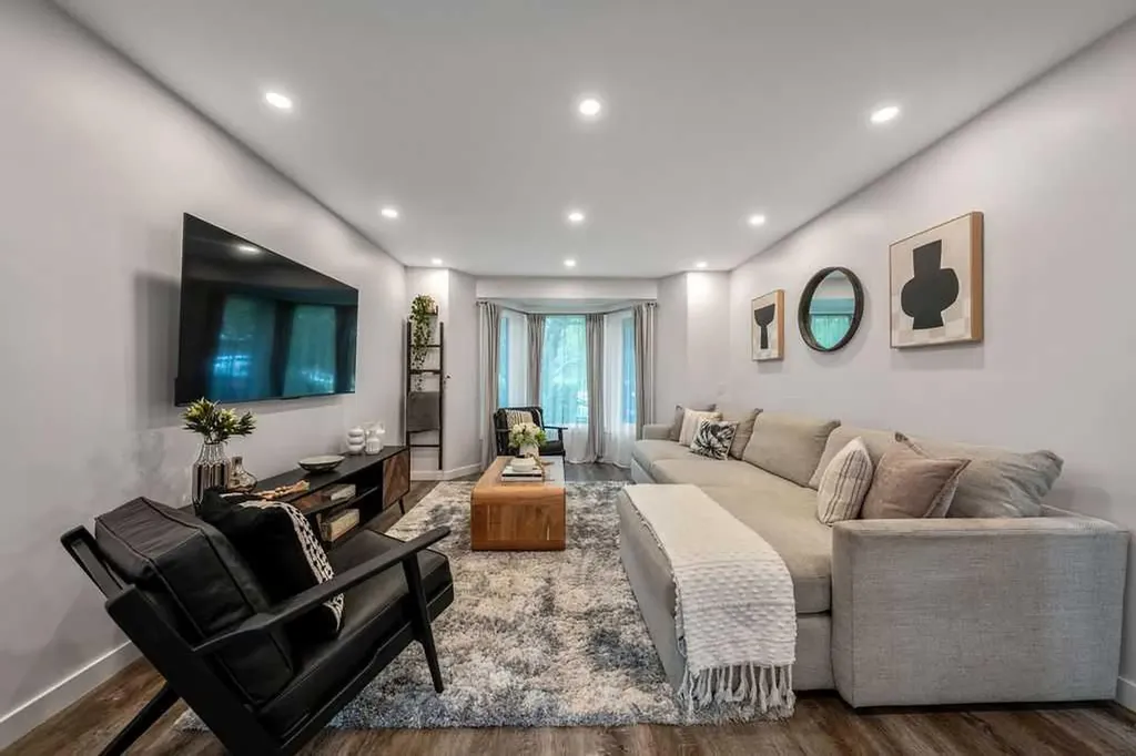 625 13 Avenue NE Calgary AB T2E 1C7