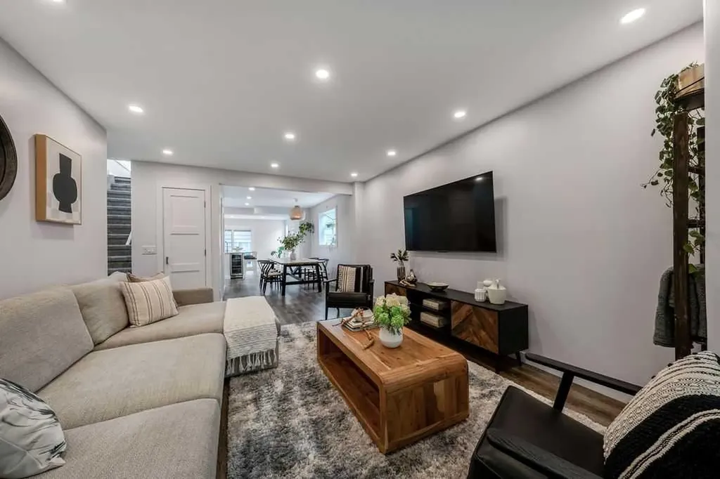 625 13 Avenue NE Calgary AB T2E 1C7