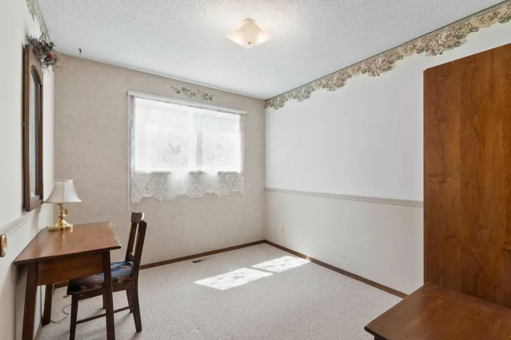 6832 Huntchester Road NE Calgary AB T2K 5E6