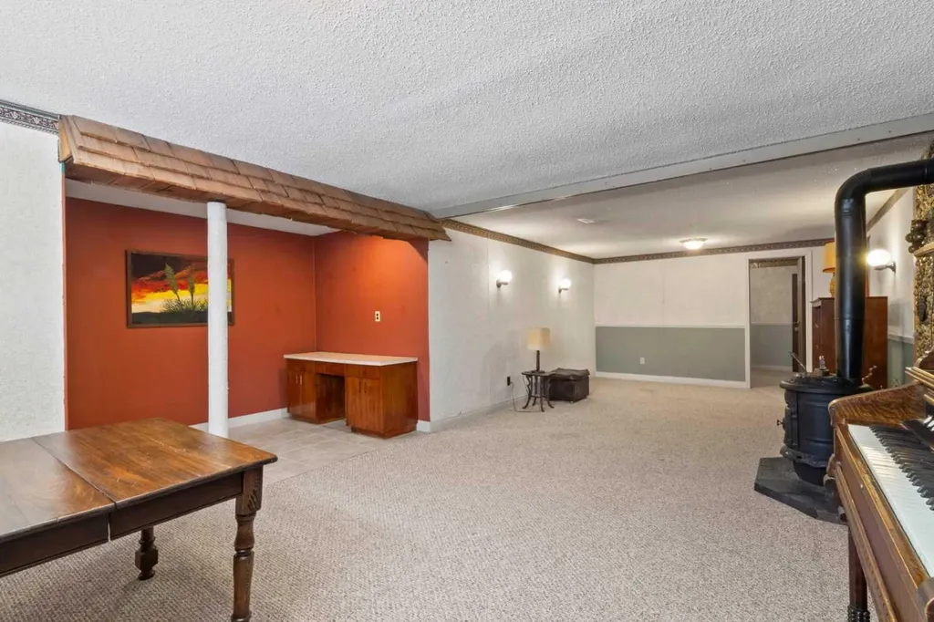 6832 Huntchester Road NE Calgary AB T2K 5E6