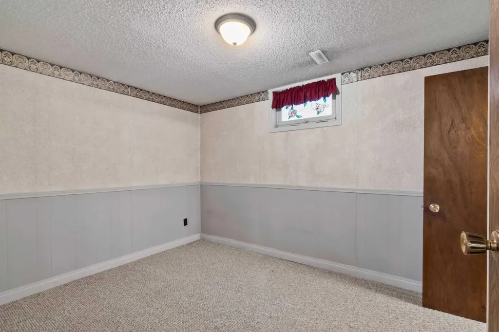 6832 Huntchester Road NE Calgary AB T2K 5E6