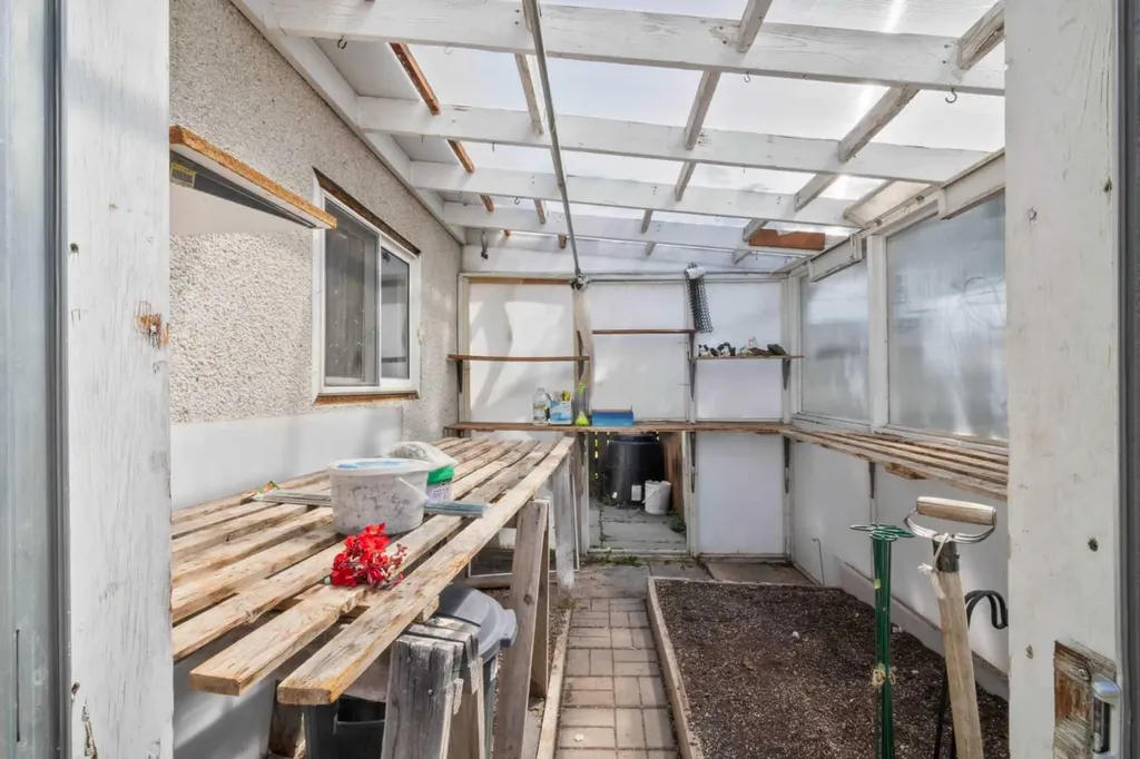 6832 Huntchester Road NE Calgary AB T2K 5E6