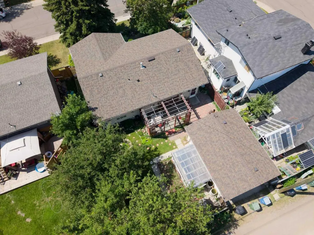 6832 Huntchester Road NE Calgary AB T2K 5E6