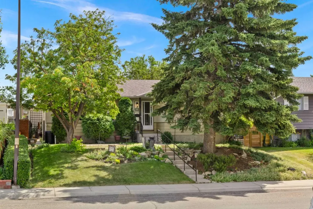 6832 Huntchester Road NE Calgary AB T2K 5E6
