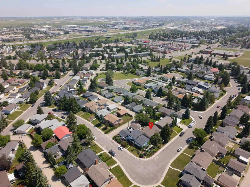 6832 Huntchester Road NE Calgary AB T2K 5E6