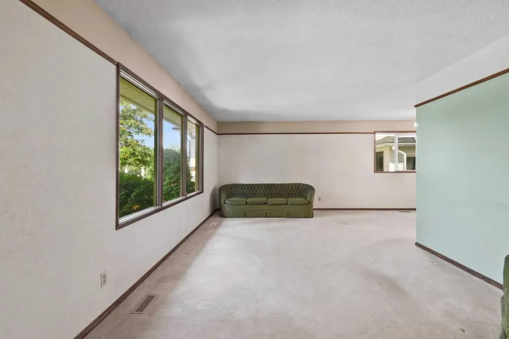 6832 Huntchester Road NE Calgary AB T2K 5E6