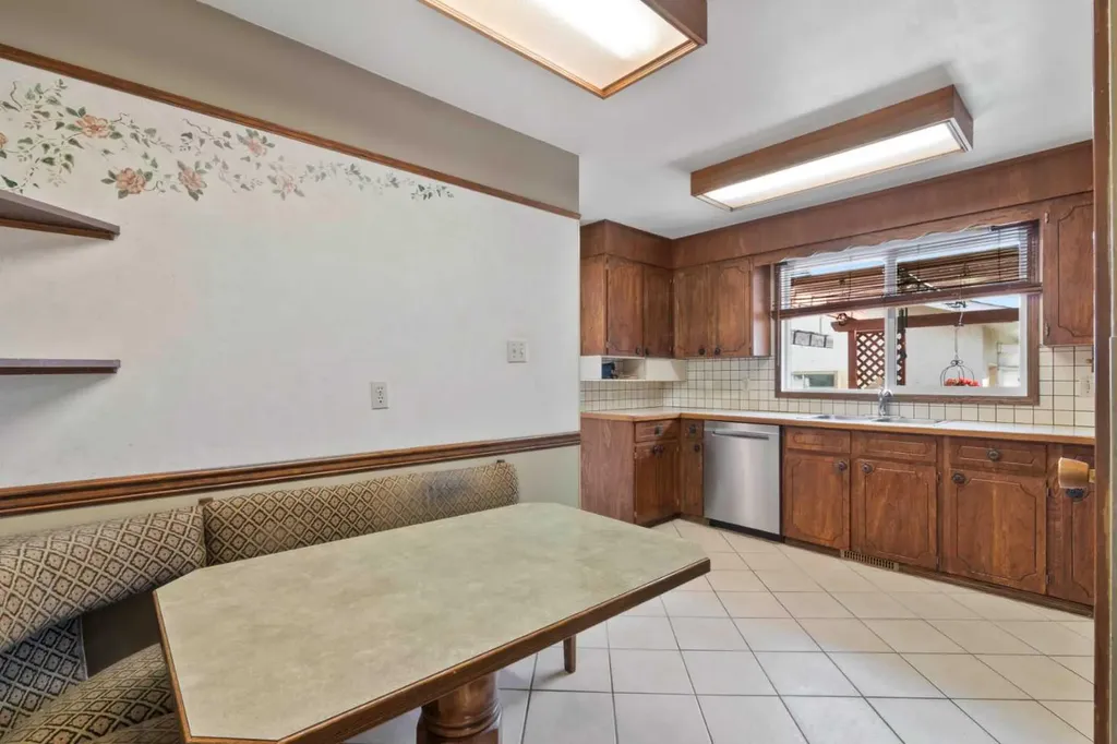 6832 Huntchester Road NE Calgary AB T2K 5E6