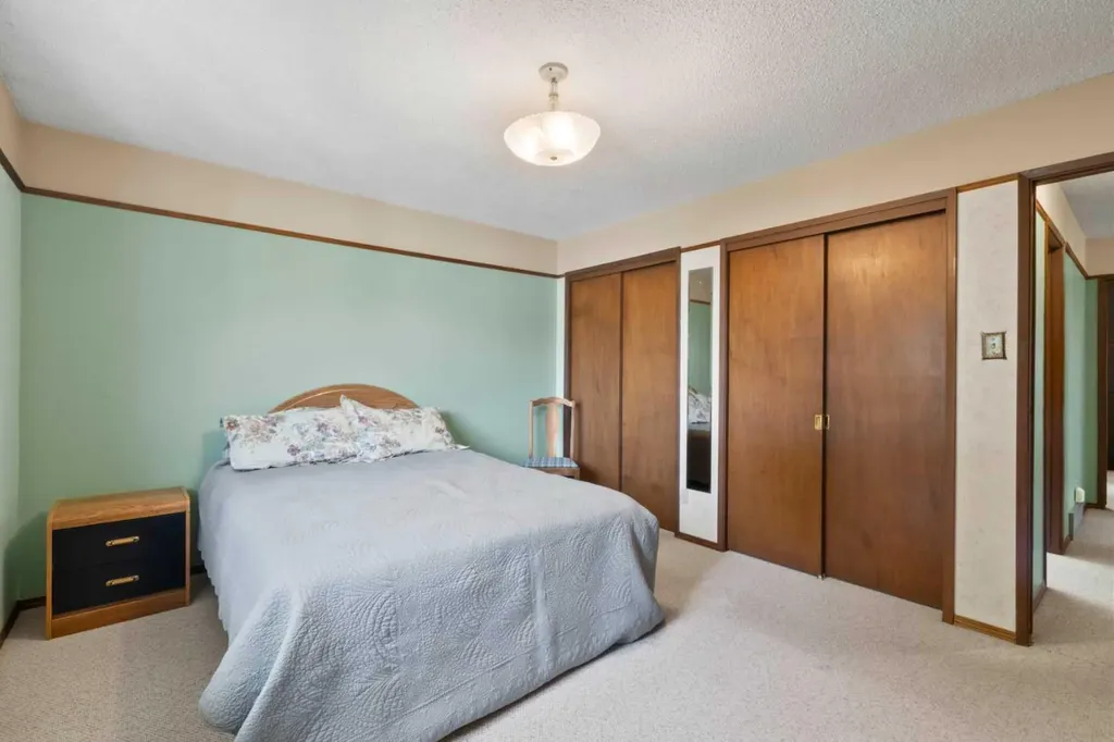 6832 Huntchester Road NE Calgary AB T2K 5E6