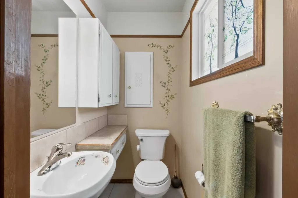 6832 Huntchester Road NE Calgary AB T2K 5E6