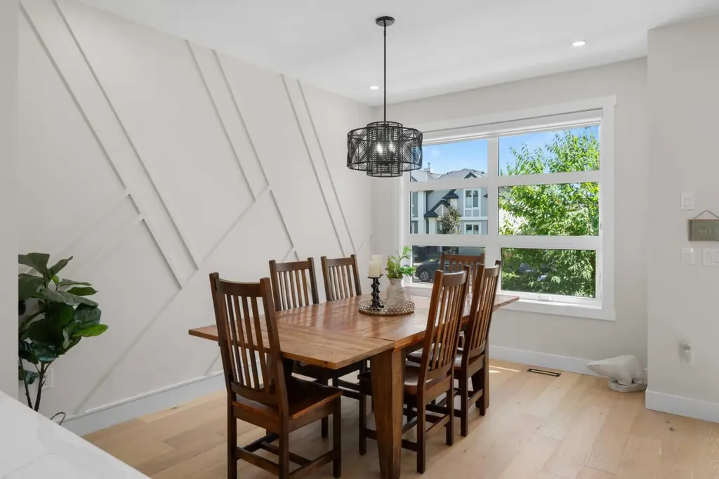 2407 33 Street SW Calgary AB T3E 2T3